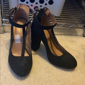 Black Pumps